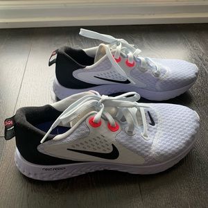 NEW, NEVER WORN Nike Legend React